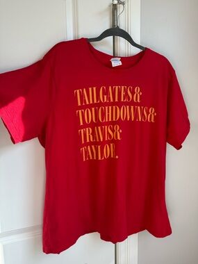 Taylor Swift & Travis Kelce Graphic Tee